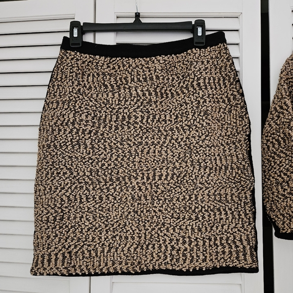 Vintage Carmen Marc Valvo women's suit size large..but medium would work too - Picture 2 of 5